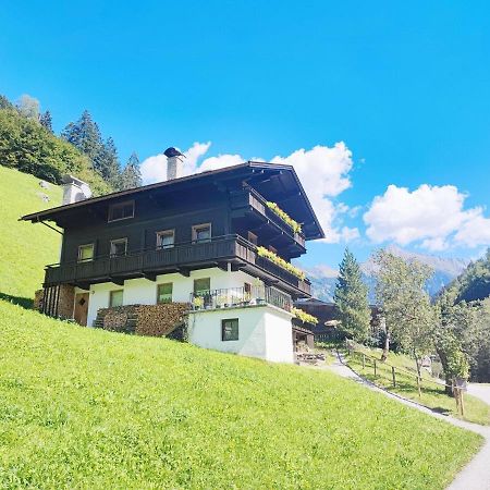 Pretty Holiday Home In Mayerhofen With Balcony Mayrhofen Exteriér fotografie